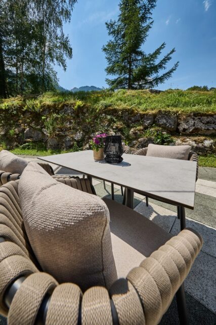 hotel-baerenbachhof-Terrasse-mit-Bergblick