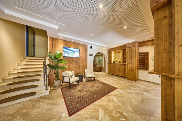 hotel-baerenbachhof-saalbach-eingangsbereich