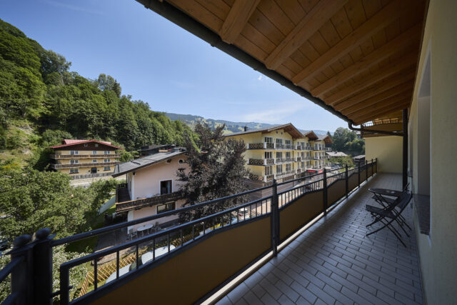 balkon_etage2_blick_auf_stadt_0K3A0721